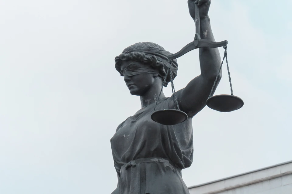 В Якутии педофил восемь лет издевался над падчерицей