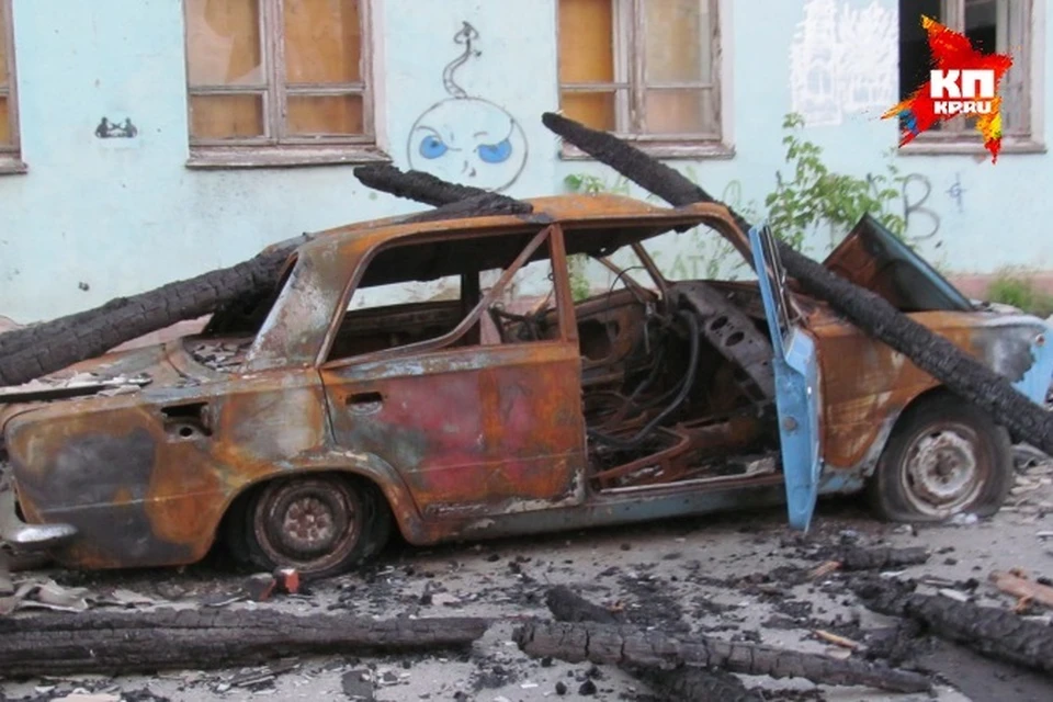 Кроме дома сгорел и автомобиль.