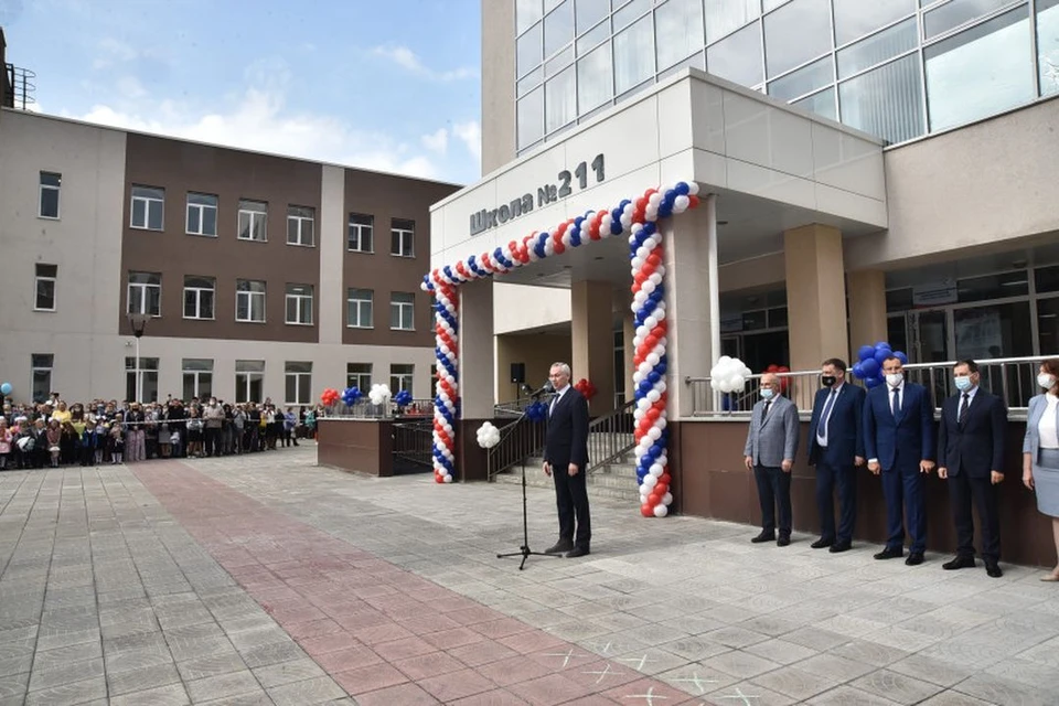 Новосибирские школы открыли свои двери для учеников в День знаний. Фото: Правительство Новосибирской области