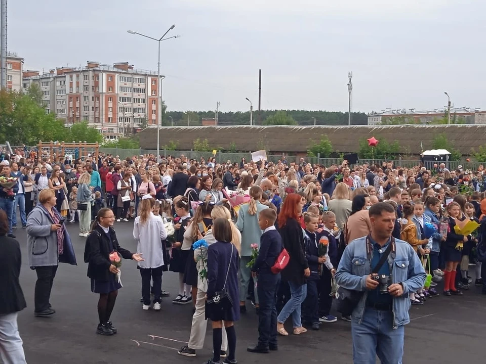 Вот так проходила торжественная линейка в 46-й школе.