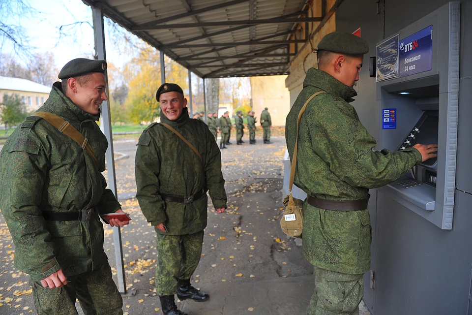 15 тысяч рублей военнослужащим и силовикам в сентябре 2021: кто получит  «путинские» выплаты и что для этого нужно сделать - KP.RU