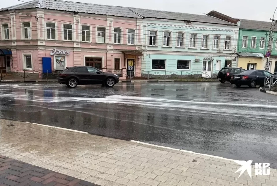 Залповый дождь пустил 1 сентября по улицам Рязани «белые реки».