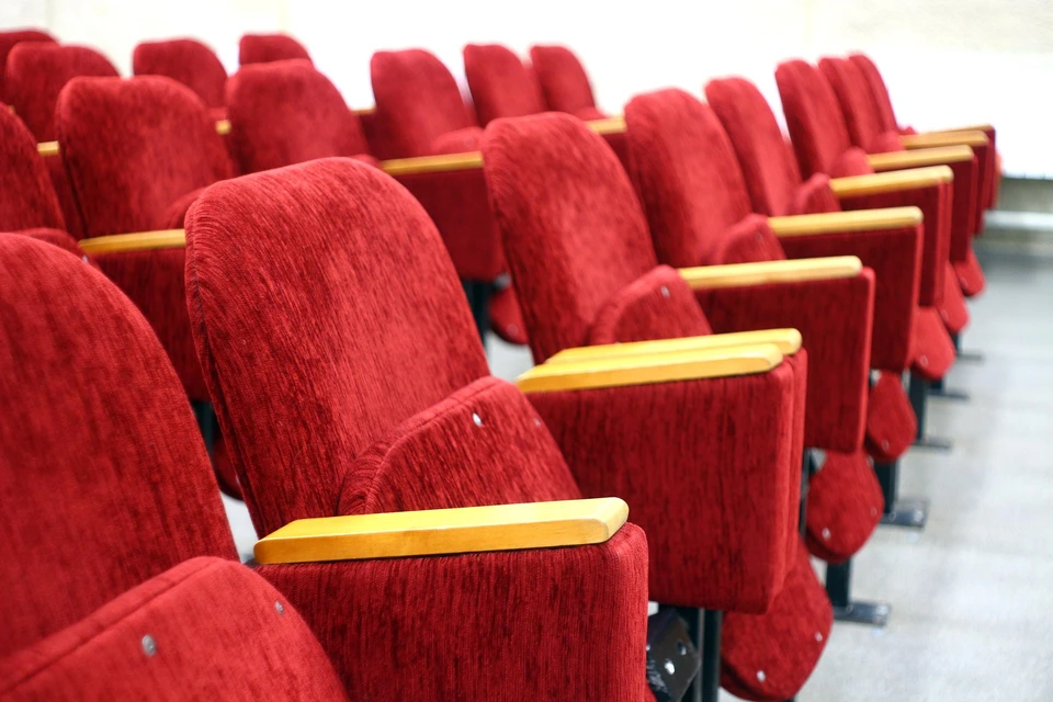 Зрительские кресла уже ждут ребят Фото: pixabay.com