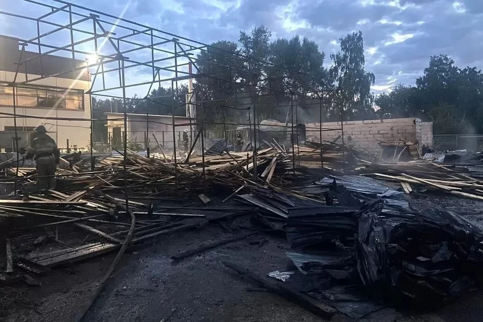 ЧП случилось в ночь на 1 сентября в Ленинском районе. Фото: ГУ МЧС по НСО