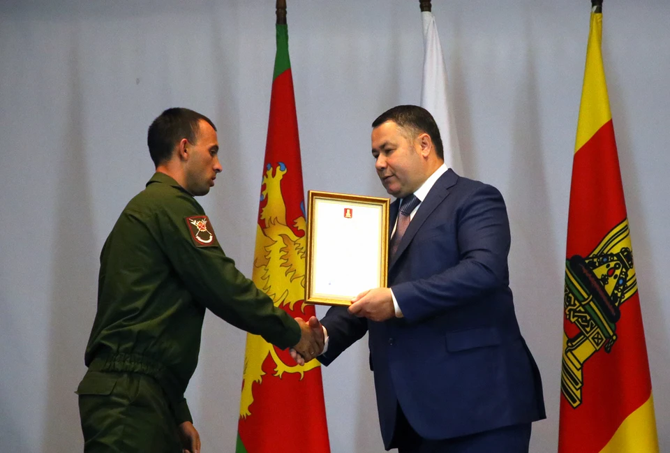 Игорь Руденя вручил награды военнослужащим в Ржеве
