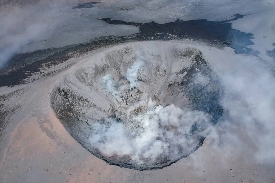 Обломки разлетелись в радиусе 1,8 км и задели вулкан Неожиданный. Фото: Instagram-аккаунт @the_north_kurils