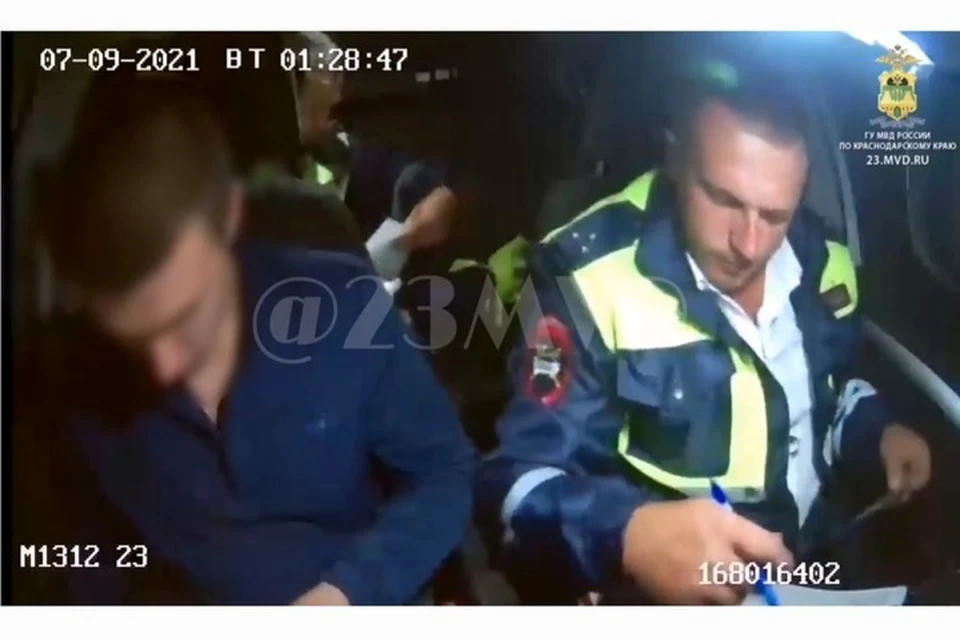 Полицейским удалось задержать лихача только с помощью предупредительных выстрелов. Фото пресс-службы ГУ МВД по Краснодарскому краю