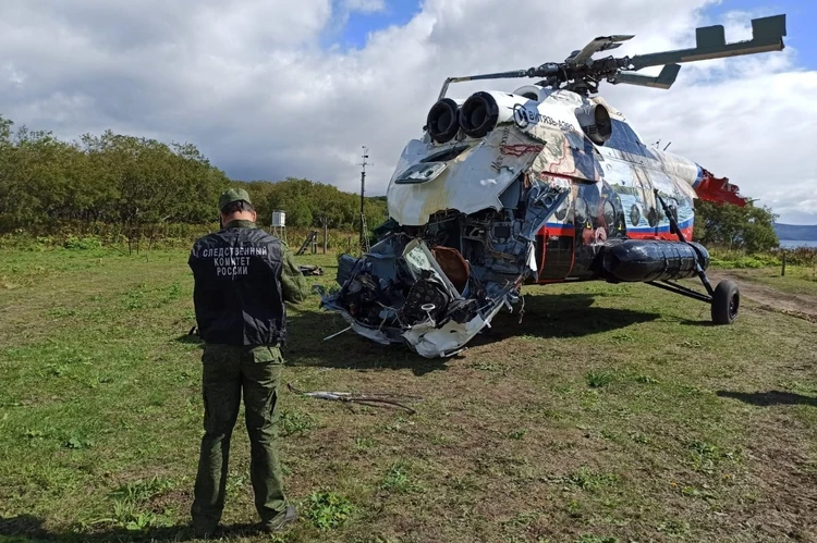 Раскуроченная кабина, оторванный хвост, сломанные лопасти: следователи осмотрели вертолет Ми-8, рухнувший на Камчатке