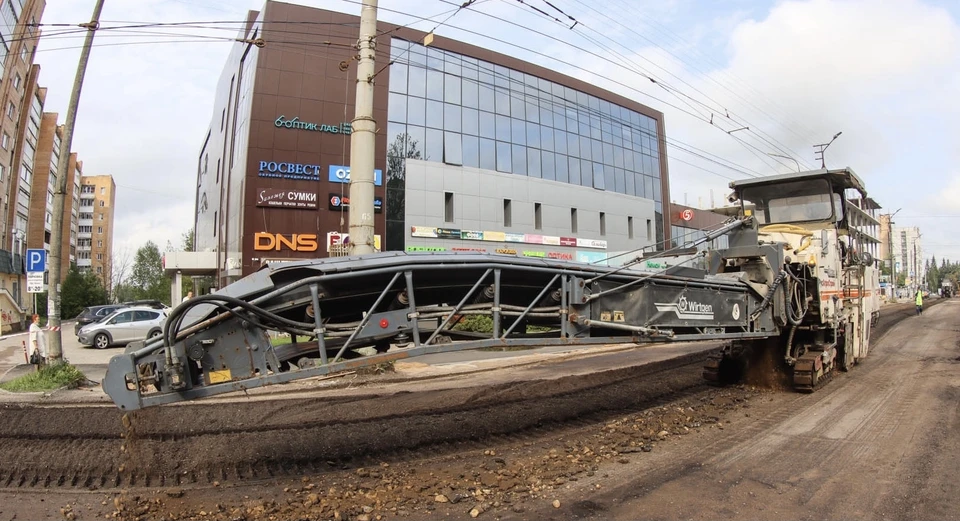 В Смоленске ремонт дорог проводят по новой технологии. Фото: пресс-служба администрации города Смоленска.