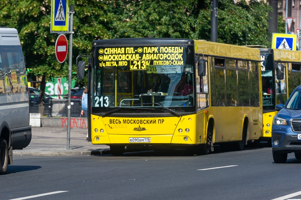 Водителям городских автобусов в Петербурге увеличат зарплату