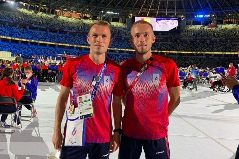 Юрий Клопцов (слева) и Александр Костин (справа) на церемонии открытия Паралимпиады