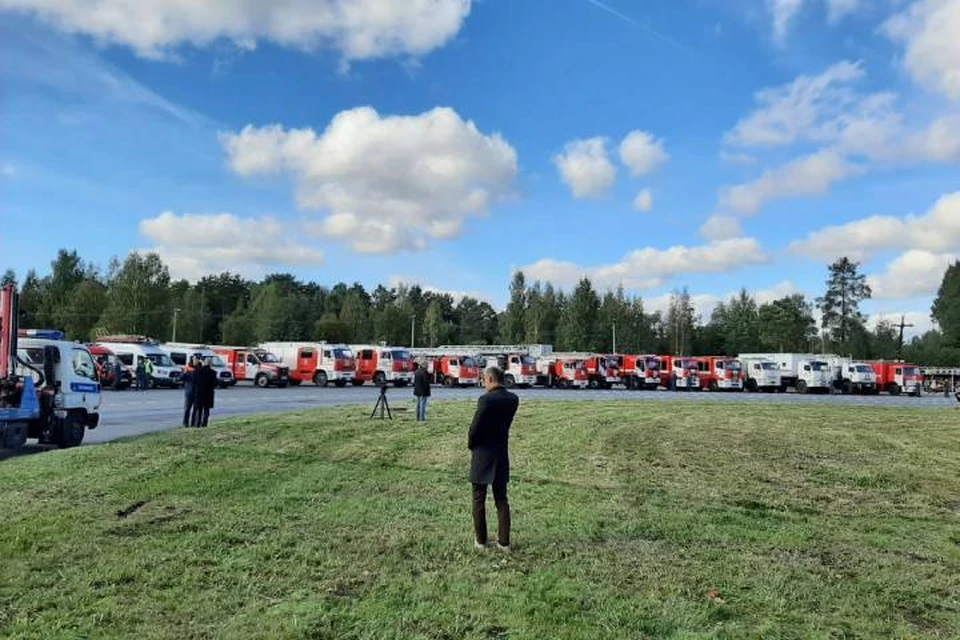 Гроб с телом главы МЧС прибыл в Петербург