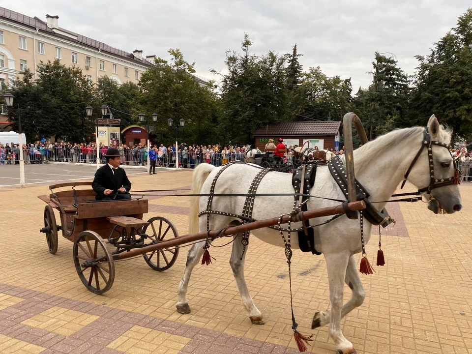 Театральная площадь в Калуге вечером 10 сентября.