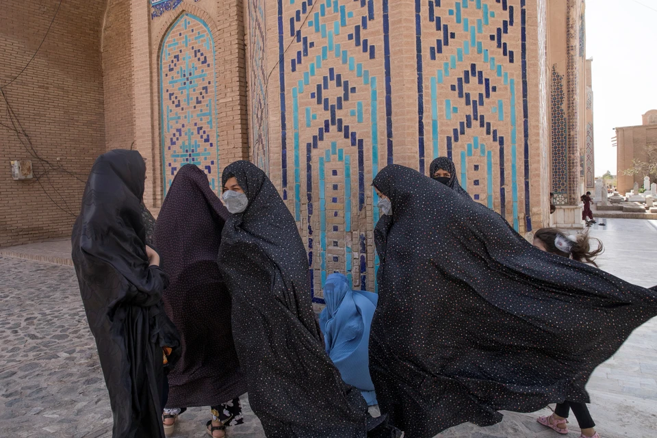 «Талибан»* объявил о новых правилах для студенток для защиты «исторических ценностей»