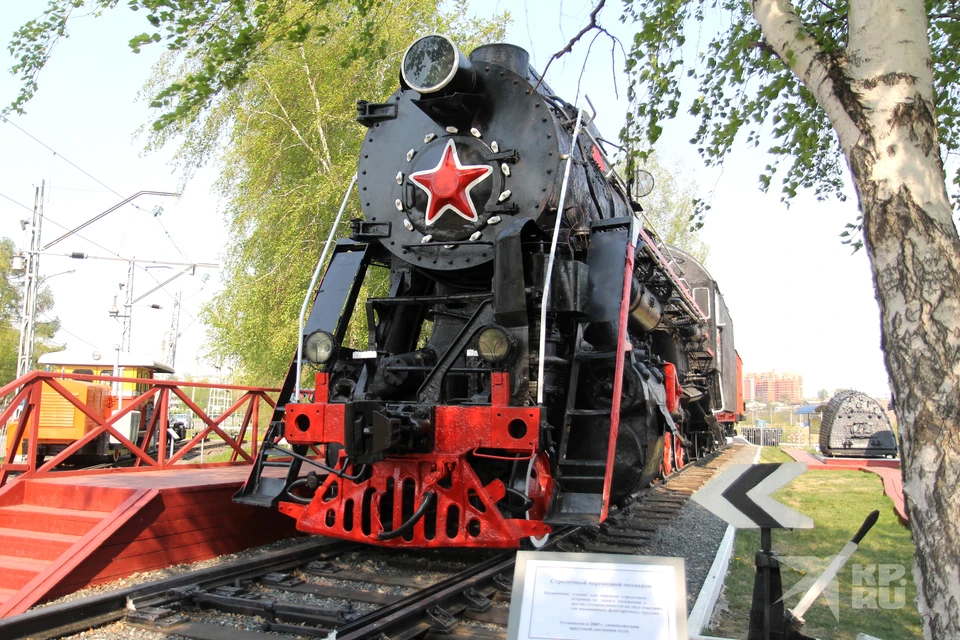 На фото памятник паровозу Л-3507 в Иркутске.