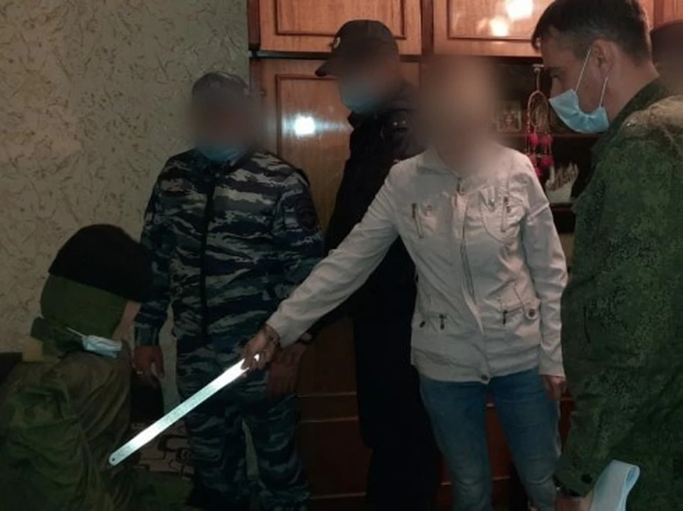 Женщина ударила сожителя шампуром в грудь