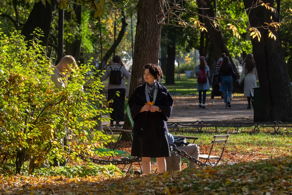 Мероприятия в парках спб сегодня. Сквер Галины Старовойтовой. Парки Питера девушки. Овсянниковский сад Санкт-Петербурга.