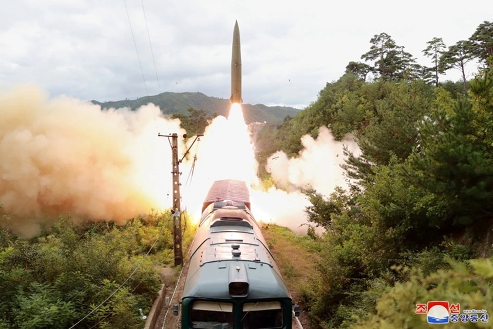 КНДР объявила об испытании железнодорожного ракетного комплекса