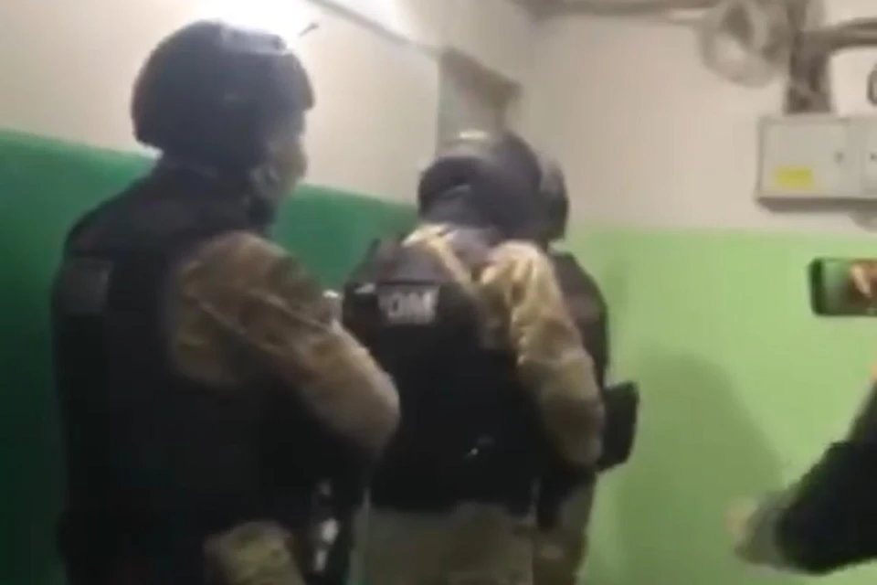 В Хабаровске задержали подельника водителя, убившего полицейского в Амурской области. Фото: скриншот с видео.