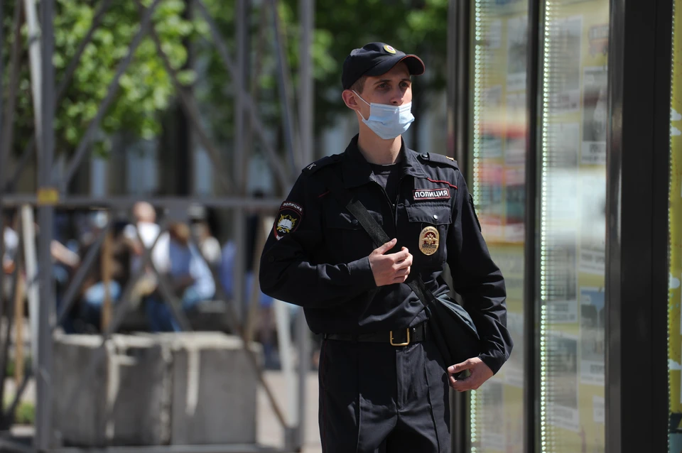 Полиция задержала мужчину, приставашего к 13-летней девочке в Петербурге