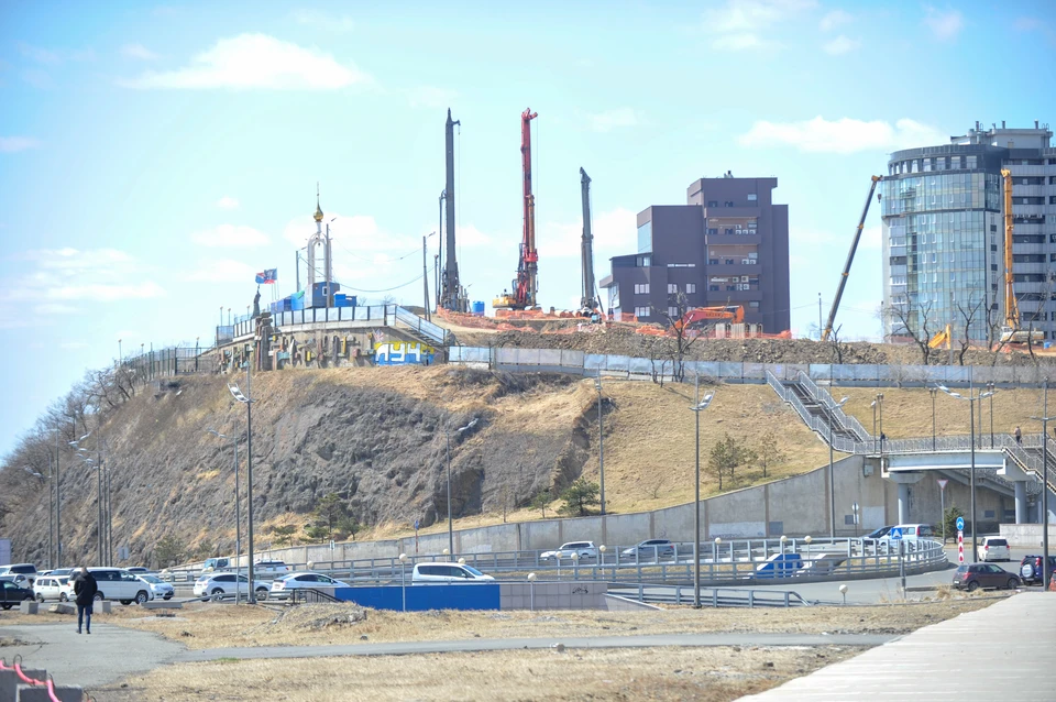 Кр владивосток. Орлиная сопка Владивосток стройка. Комплекс на Орлиной сопке во Владивостоке. Музейно-театрального комплекса на сопке Орлиное гнезд. Театра на Орлиной сопке во Владивостоке.