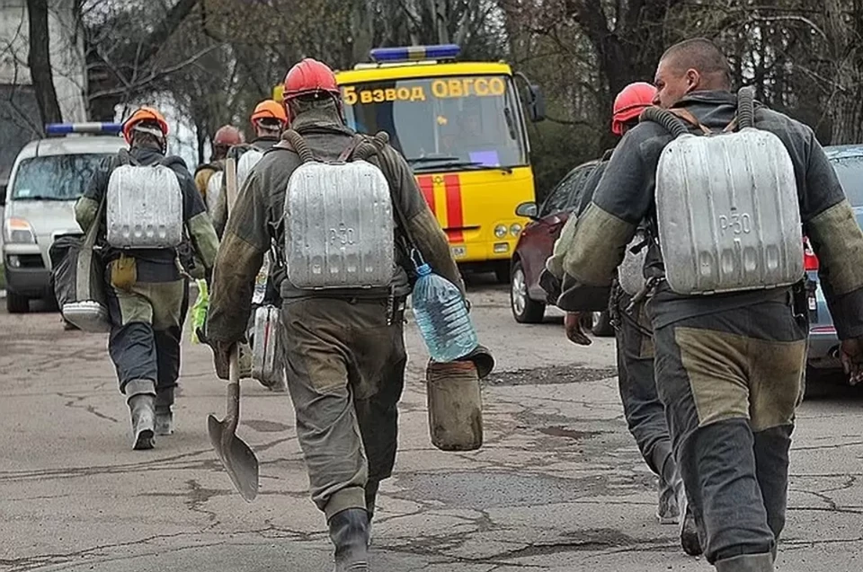 На шахте Засядько проходит операция по спасению горняка