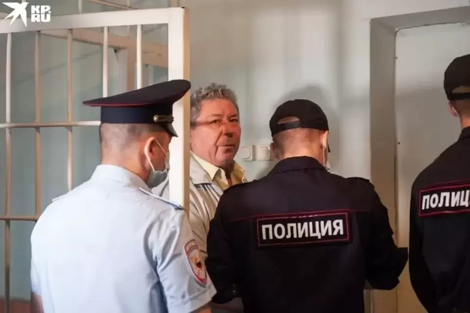 Виктор Чернобровин находился под стражей с 23 июля и был переведен под домашний арест 20 сентября.