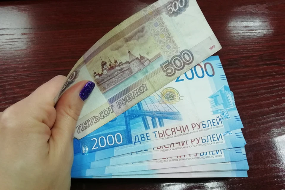 Одни берут деньги и не стесняются, другие стесняются брать и уезжают из региона