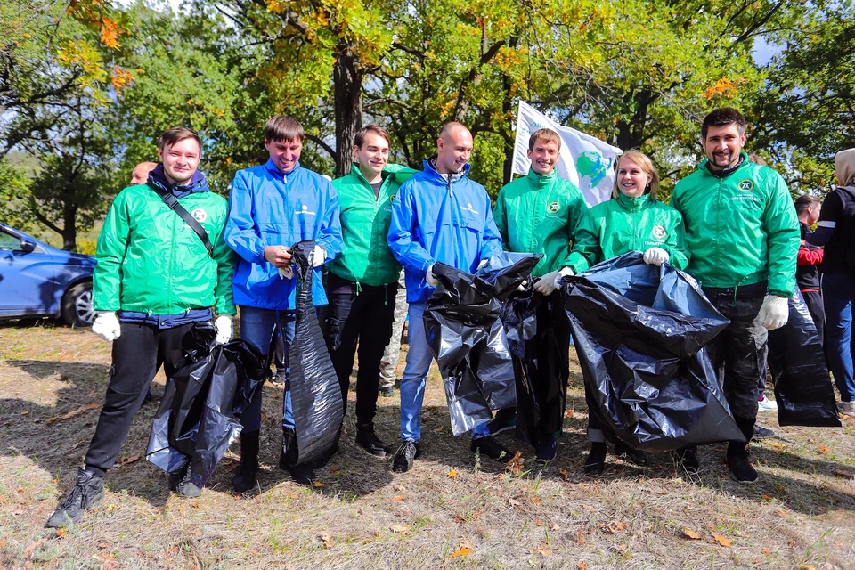 Участники акции прибыли на уборку в хорошем расположении духа. Фото: ПАО «ТОАЗ»