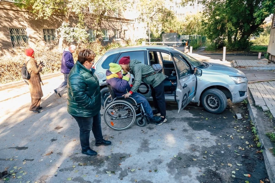 В Новосибирске проверили доступность такси для инвалидов. фото: пресс-служба регионального отделения "Единая Россия".