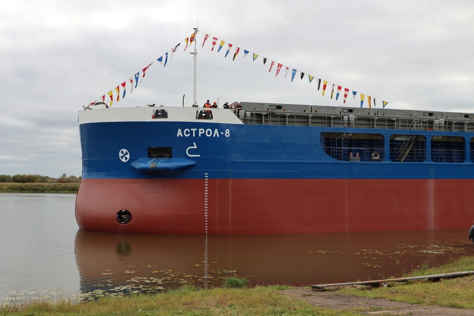 Сухогруз «Астрол 8» спустили на воду в Навашине 30 сентября.