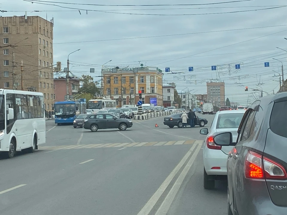 В результате ДТП на Первомайском проспекте никто не пострадал. Фото: vk.com/voditelrzn62
