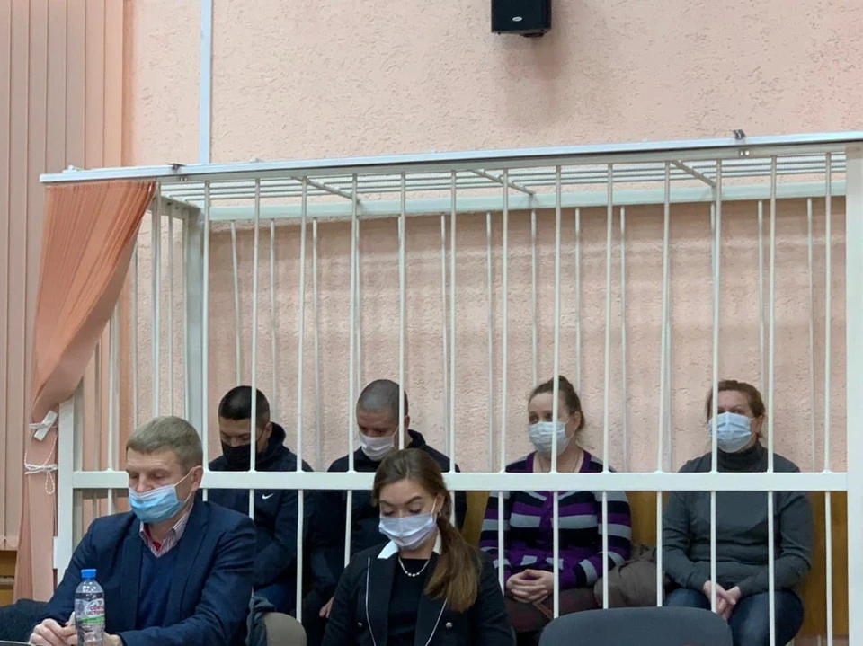 Четверо подсудимых: Соболев, Антюшин, Богданова и Судденок (на фото слева направо) все время следствия провели в СИЗО.