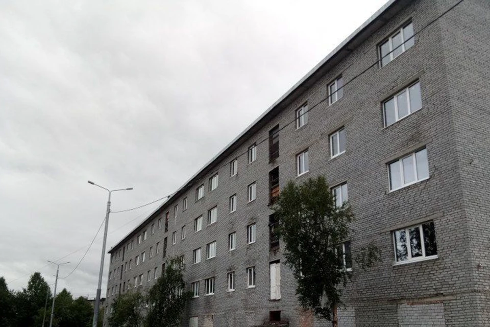 В этом доме на улице Бредова в Апатитах Павел Чуфырев купил "пятикомнатную квартиру". Фото: www.hibiny.com