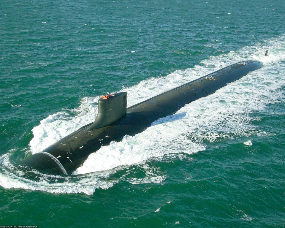 Подводная лодка ВМФ США Seawolf USS Connecticut столкнулась с неизвестным объектом во время погружения.