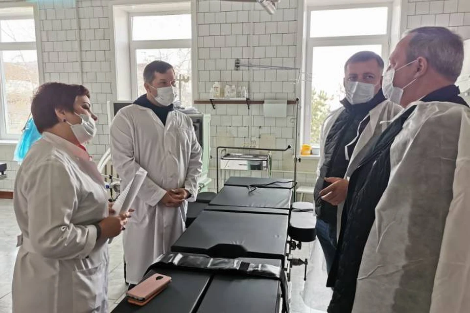 Новое оборудование устанавливают в Слюдянской районной больнице. Фото: Пресс-служба правительства Иркутской области.