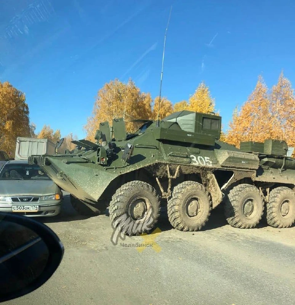 В Челябинской области БТР столкнулся с автомобилем - KP.RU