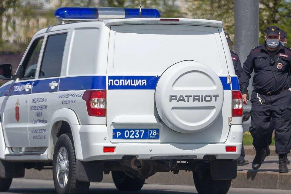 Полиция ищет подростков, отобравших телефон у школьника.