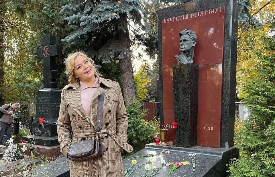 Поклонники раскритиковали фотографии Ирины Пеговой с кладбища.