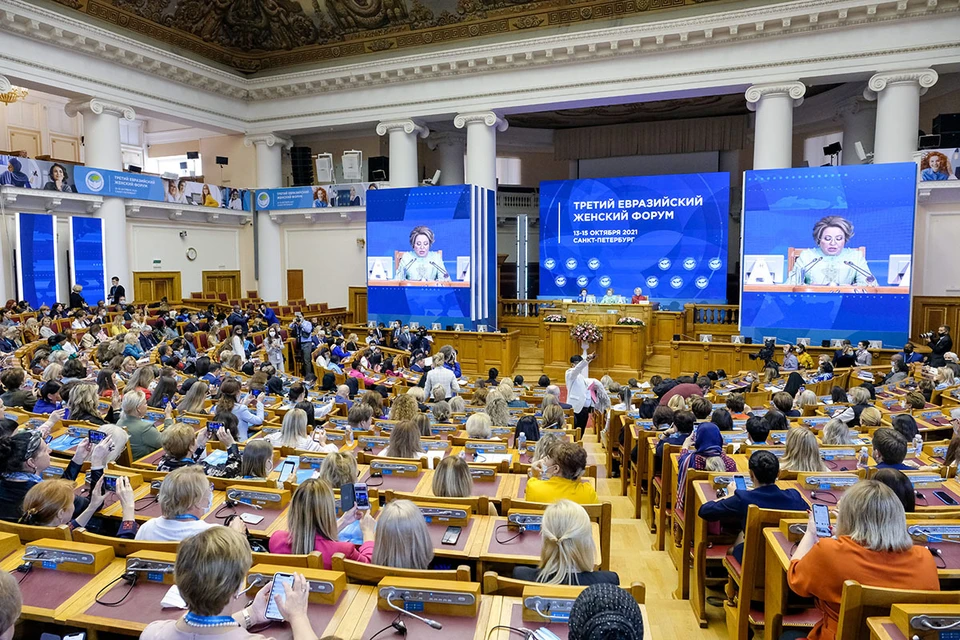 Делегация Совета Федерации во главе с Председателем палаты Валентиной Матвиенко находится в Санкт-Петербурге для участия в работе Третьего Евразийского женского форума.