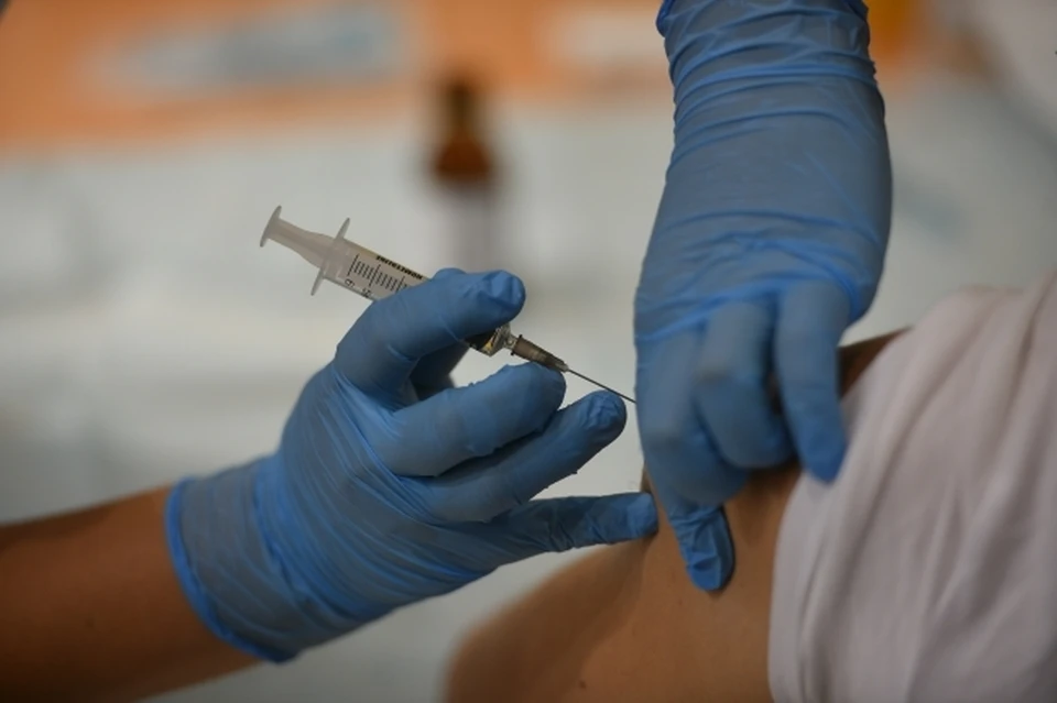 Массовая вакцинация военных спасла их от повальной заболеваемости коронавирусом