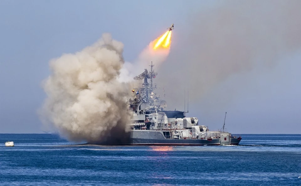 Крейсер "Варяг" и корабль "Адмирал Трибуц" произвели десять ракетных пусков / Фото: архив "КП-Севастополь"