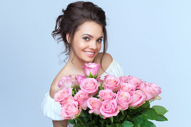 Лучшие годы Светки Соколовой начались после того, как она получила свой юбилейный розовый букет.