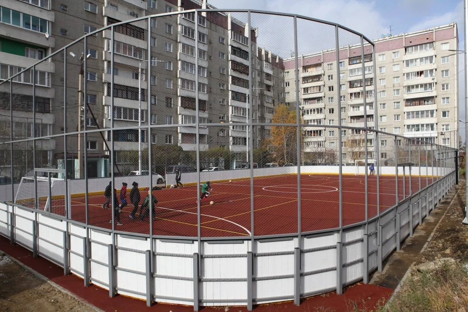 Новый хоккейный корт открыли в микрорайоне Университетский в Иркутске. Фото: администрации Иркутска