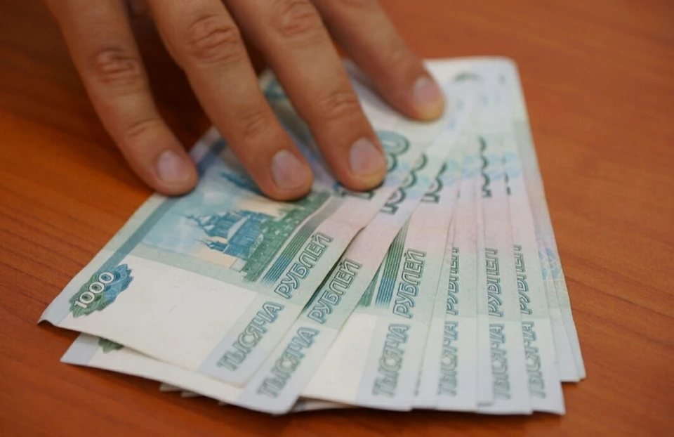 Автовладелица пожаловалась, что полицейский требовал у нее деньги.