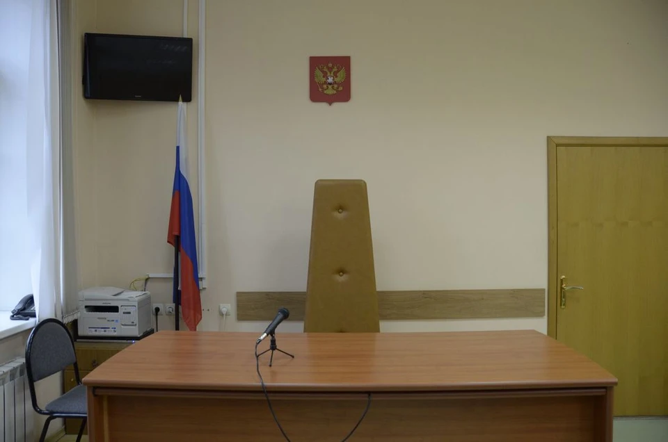 Мужчина достал из земли четыре фрагмента рельсов и три фрагмента металлических труб общим весом в 150, 284 кг