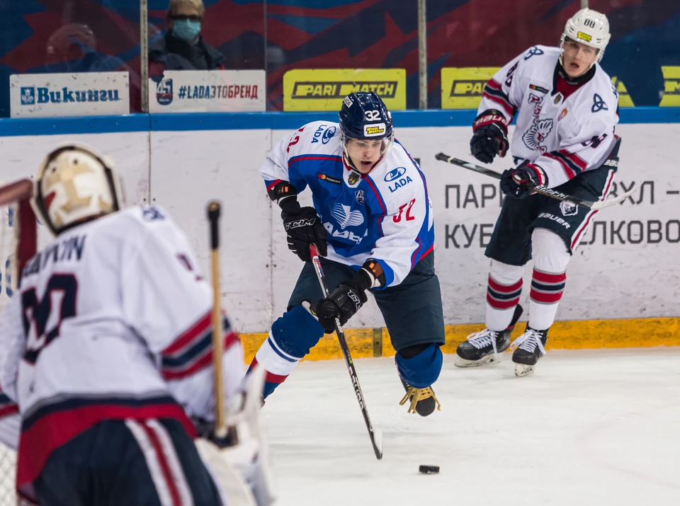 В первой игре тольяттинские хоккеисты обыграли соперника из Нижнекамска. Фото: https://hclada.ru/