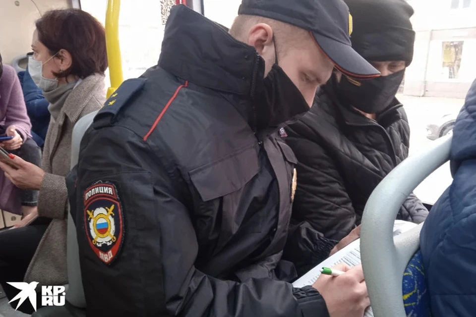 Рейды в автобусах с полицейскими продолжатся как минимум месяц.