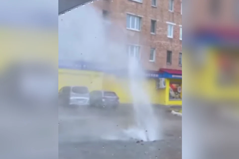 «Гейзер» высотой почти в три метра образовался ночью.