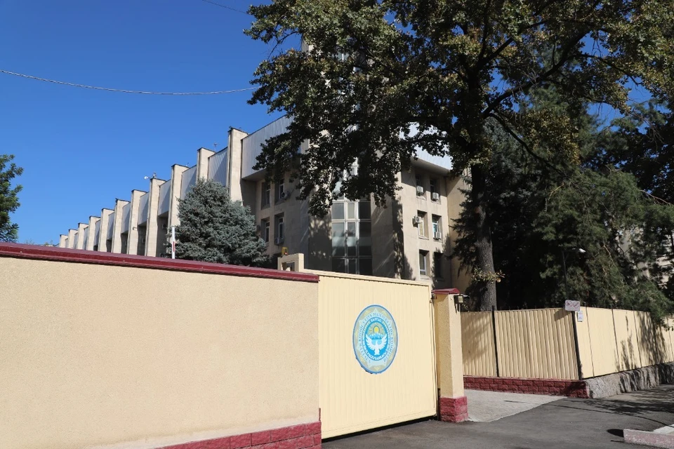 В ГКНБ прокомментировали задержание действующего и бывшего чиновников.